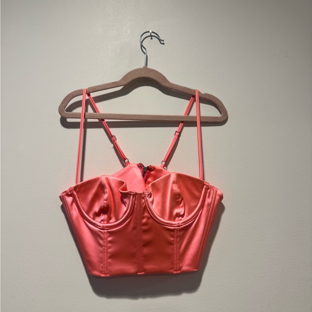 ✨ White Fox Boutique Pink Satin Corset Crop Top – Size Small ✨
